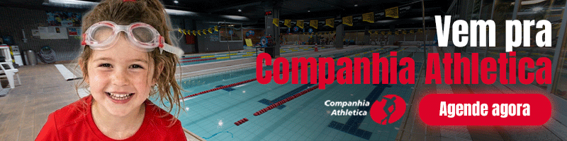 Criança sorridente com óculos de natação na Cia Athletica SJC, com piscina semiolímpica ao fundo e chamada para agendar uma experiência.